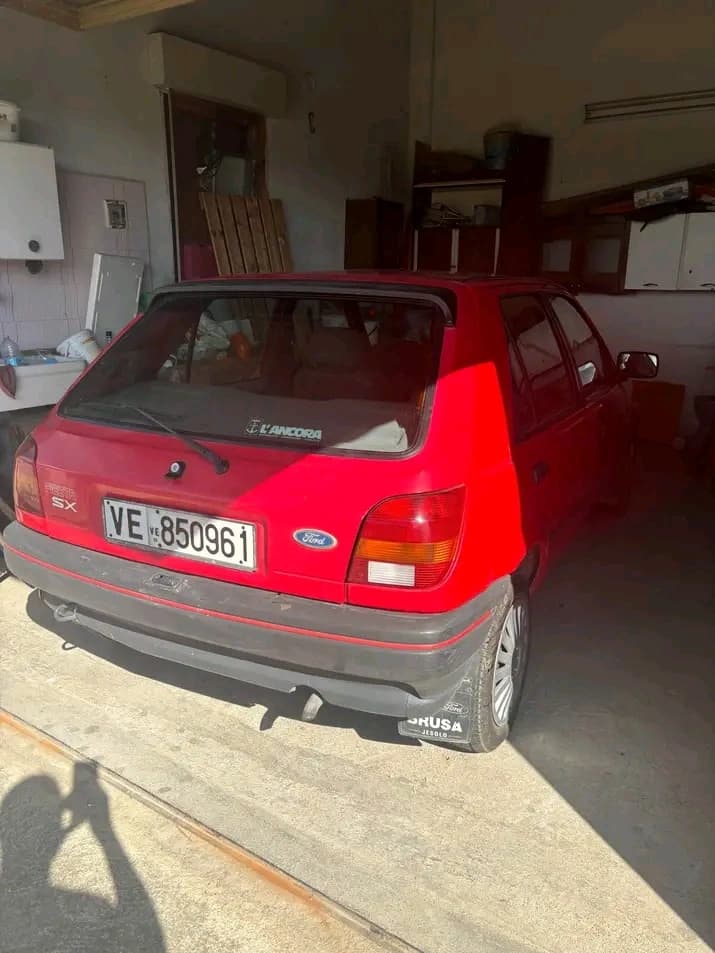 Auto Ford rossa in regalo - Foto 1